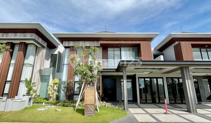 Rumah Baru Pakuwon City Grand Cayman Kolam Renang Pool Launching