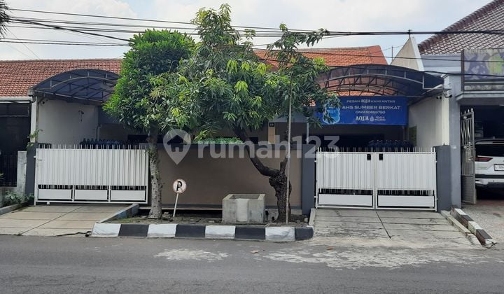Gayungsari House on Main Road, suitable for Commercial Business Office, with SHM Certificate.