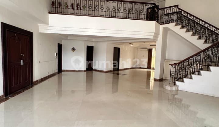 Dijual Cepat Penthouse Apartement Kusuma Chandra 4BR