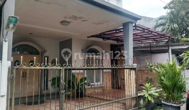 Rent House in Prestigious Old Complex Kalibata Indah, South Jakarta