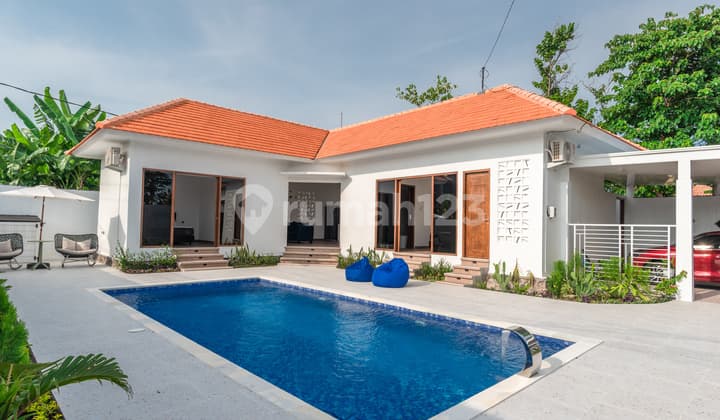 T03 Dijual Villa dengan Kolam Renang Turun Harga Furnished
