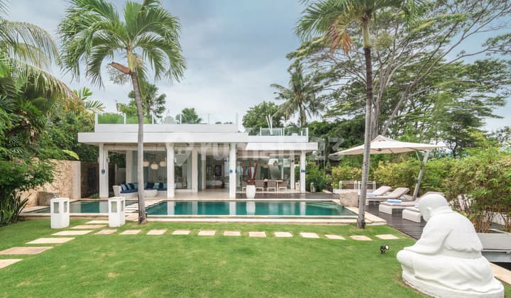 B02 - Dijual Villa Tepi Pantai SHM di Dencarik Buleleng