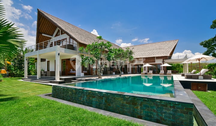 H06 Dijual Villa Tepi Bukit Bagus SHM Pemandangan Pantai