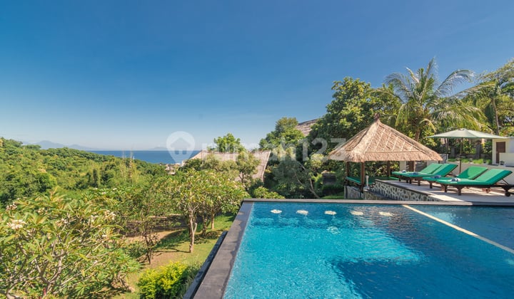 H07 Dijual Villa Tepi Bukit 3 Kamar Pemandangan Laut Furnished