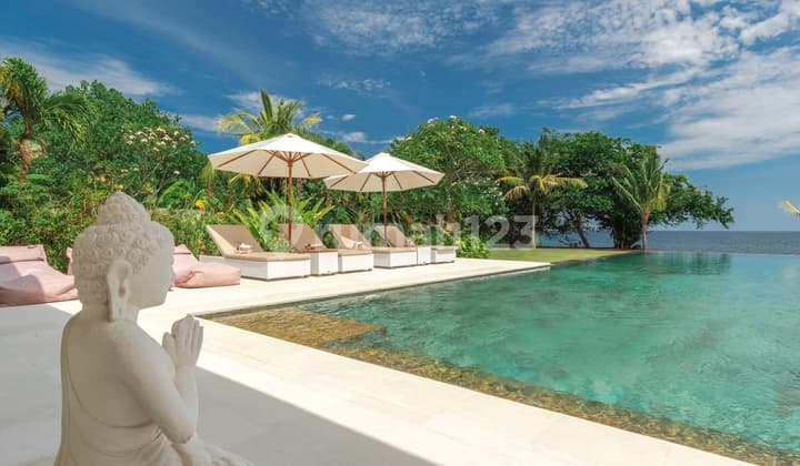 B01 - Dijual Villa Tepi Pantai Modern Bagus