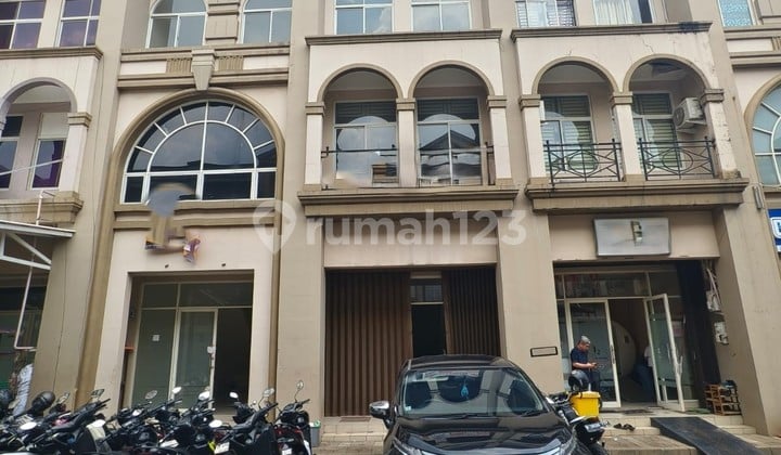 Disewakan Ruko 3 Lantai Strategis Selangkah ke Mall di Galaxy Bekasi