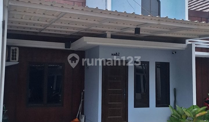 Rumah Mewah Bebas Banjir Lokasi Strategis Pinggir Jalan
