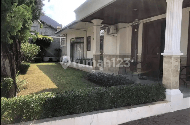 Rumah Asri Dalam Compound di Jl. Damai. Cipete, Jakarta Selatan
