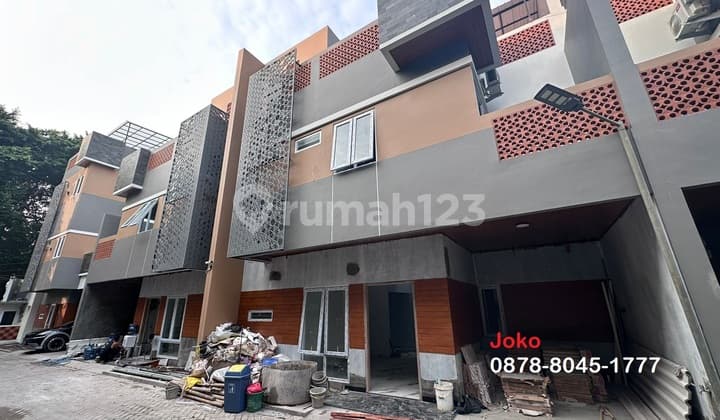Rumah Baru 3 Lt Dl Komplek Warung Silah, Jagakarsa, Jakarta Seltn