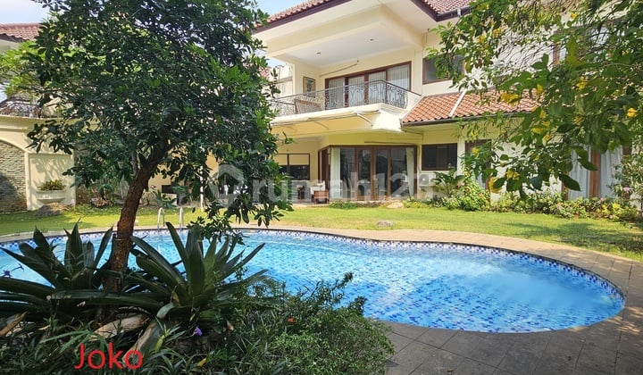 Rumah Mewah Model Resort Dalam Komplek Elit Area Ampera, Kemang