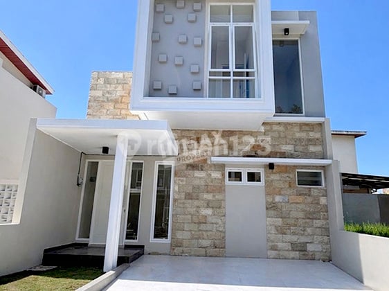 Rumah Baru Dekat Universitas Merdeka
