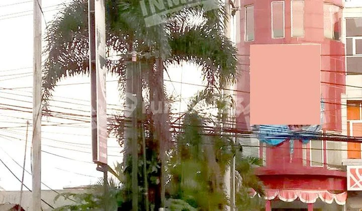 Spacious Parking on A Yani Street, Blimbing Spacious Parking on A Yani Street, Blimbing