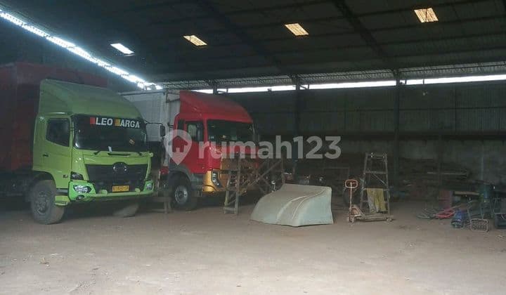 Container Access Near Karanglo Malang Toll Exit