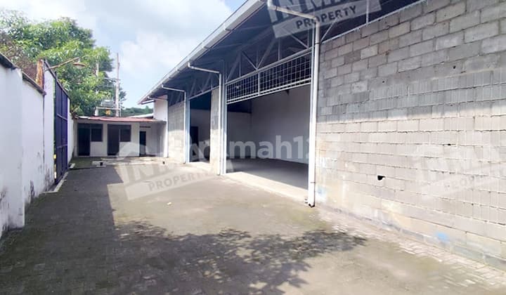 Gudang Akses Kontainer Dan Fuso Di Blimbing