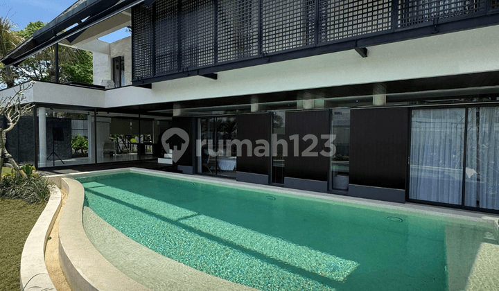 Brand New 5 Bedroom Villa dengan Lokasi yang Sangat Strategis di Daerah Padang Linjong