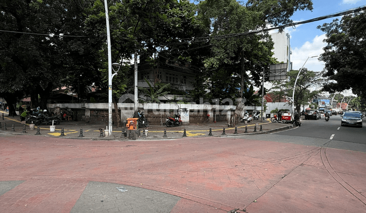 Rumah Dijual Blok M Area Kebayoran Baru Jakarta Selatan Zona Komersil K-1 bisa Bangun 12 Lantai