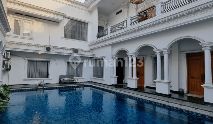 Rumah Mewah Klasik Area Pondok Indah