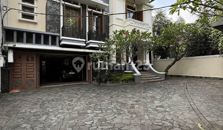Authentic Classic Prime Area House in Menteng, Jl. Hos Cokroaminoto Private Landed Apartment