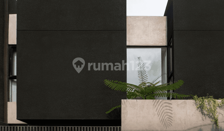 Rumah Tanjung Duren Modern Industrial Dalam Komplek Jalan 2 Mobil Lebar