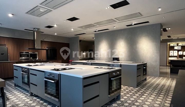 NEW COMMERCIAL BUILDING IN SLIPI, PRIME LOCATION, SPACIOUS PARKING