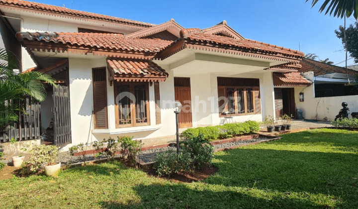 Rumah Asri Prime Area Dalam Komplek Elite Lokasi Strategis