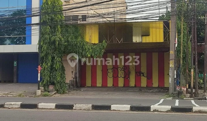Ready-to-Use Shophouse, Strategic Location, Suitable for Business in Gayamsari Area - 11048 Ready-to-Use Shophouse, Strategic Location, Suitable for Business in Gayamsari Area - 11048