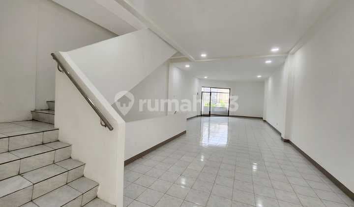 Ready-to-Use Shophouse, Suitable for Business & Office, Jl. M.T. Haryono, Jagalan Semarang - 10954