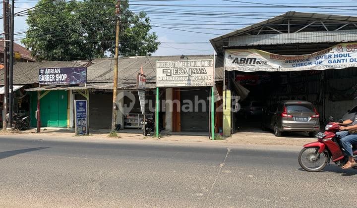 Rumah Dan Kios Dipinggir Jalan Raya Utama