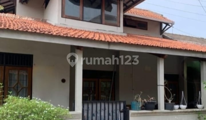 Rumah 2 Lantai 5 Kamar Tidur di Pedurungan Semarang