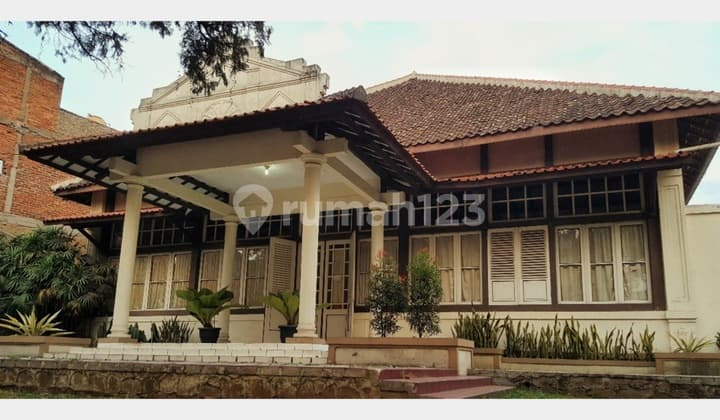 Rumah Mewah Strategis Hitung Tanah Berdiri Sedjak 1921