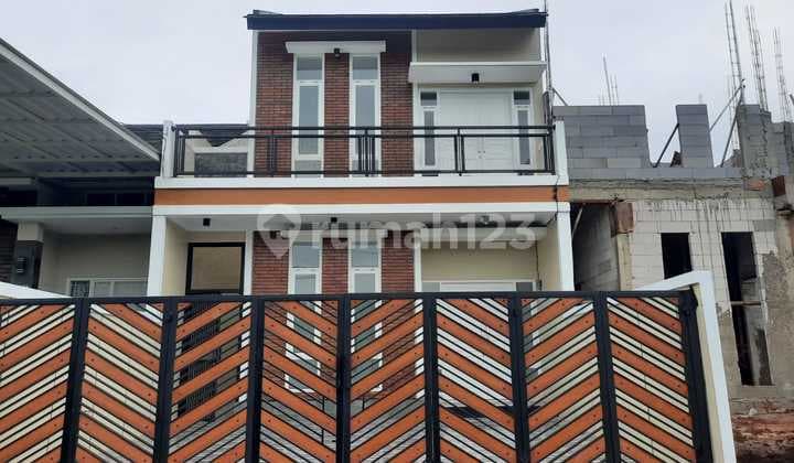 Take Over Rumah Cantik Lokasi Strategis Sebelah Tol Desari