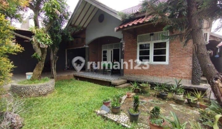 Rumah Villa Luas Nan Asri Di Tanah Baru, Beji, Depok.