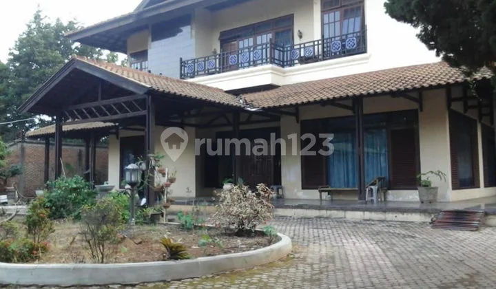Rumah Megah Pinggir Jalan Pramuka, Bandar Lampung.