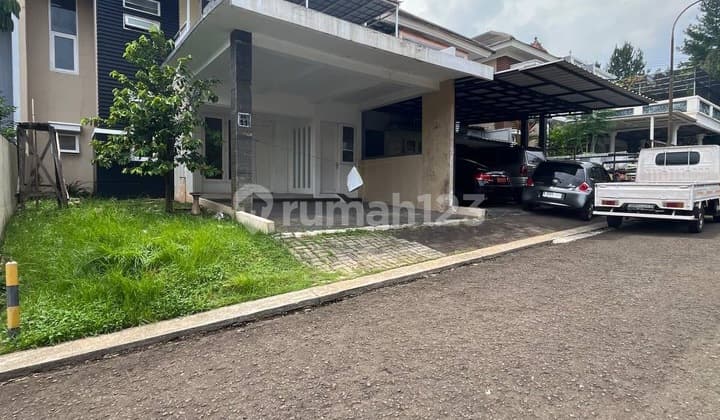Rumah 2 Lantai Legenda Wisata Cibubur