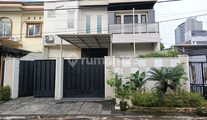 Dijual Rumah 2 Lantai Jl. Pelanduk Dekat Mall Ratu Indah