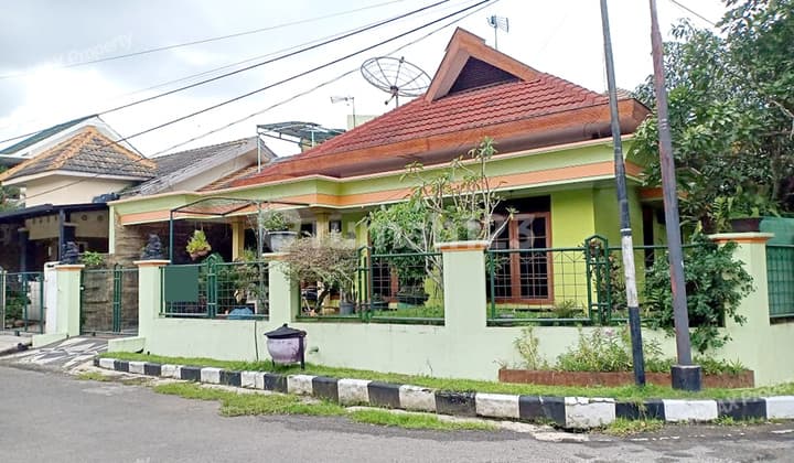 Rumah Hook Luas 261 M2,sulfat Agung Malang,dekat Superindo Sulfat,row.jalan Lebar