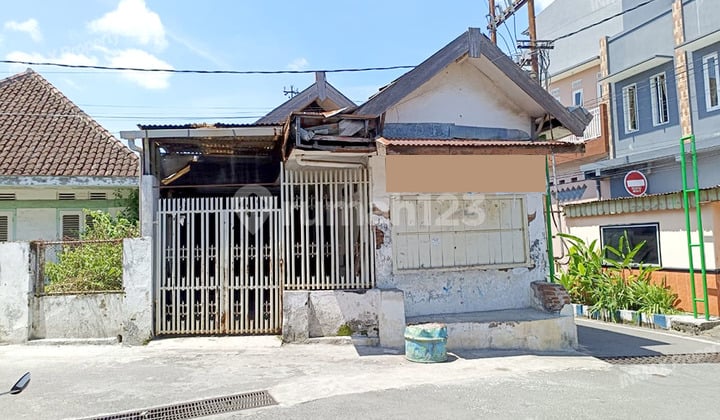 Rumah Hook Jalan Pisang Candi, Sukun,dekat Kampus Unmer,cocok Untuk Rumah Kost