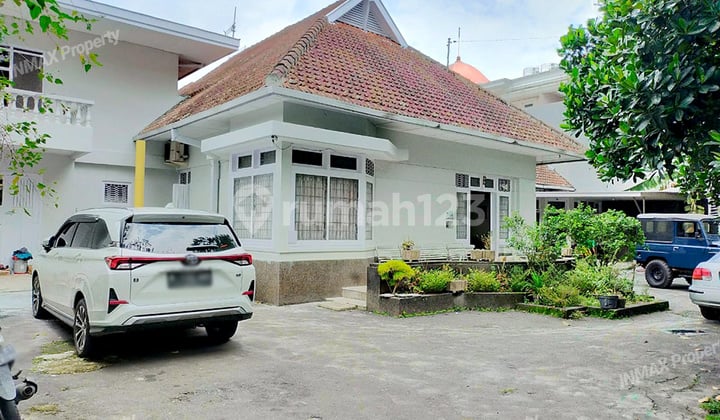 Rumah Kuno Jalan Ijen Malang, Lokasi Premium,jalan Besar,bangunan Asli Belanda
