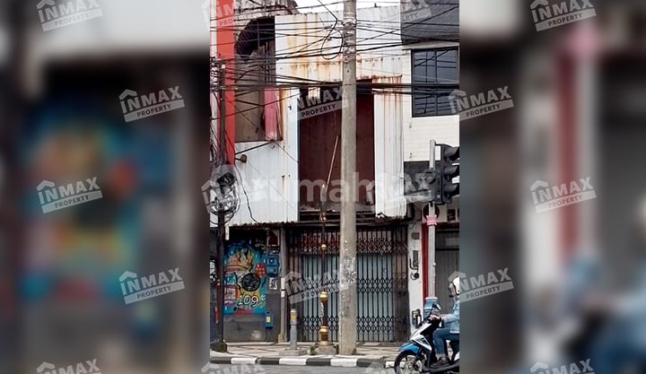 Rumah Ori Belanda Jalan Basuki Rahmat Malang,cocok Buat Cafe