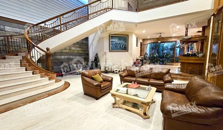 RUMAH MEWAH JALAN PAHLAWAN TRIP MALANG,SEMI FURNISHED