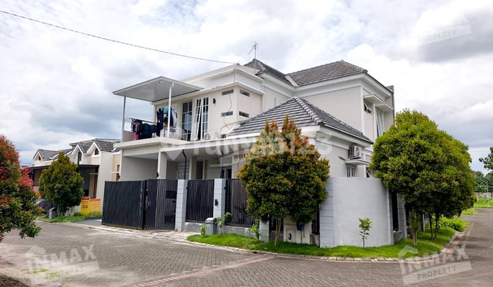 Rumah Bagus Green Diamond Residence Bangunan Baru Semi Furnished Dekat Pasar Induk Gadang