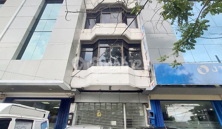 Ruko 3 Lantai Letjen Sutoyo, Area Komersial Cocok untuk Kantor