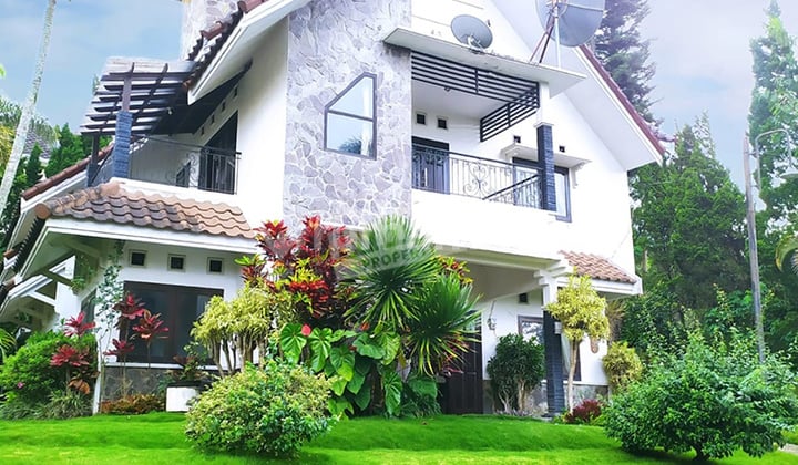 Villa Kusuma Agro 2 Lantai Semi Furnished Ada Kolam Renang Dekat Jatim Park 1 dan Museum Angkut