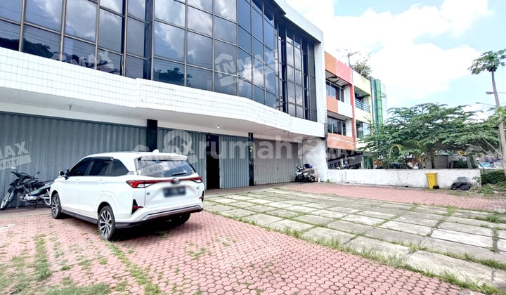 Office and Large Warehouse on Jl. Ade Irma Suryani, near Pasar Besar, City Square of Malang.