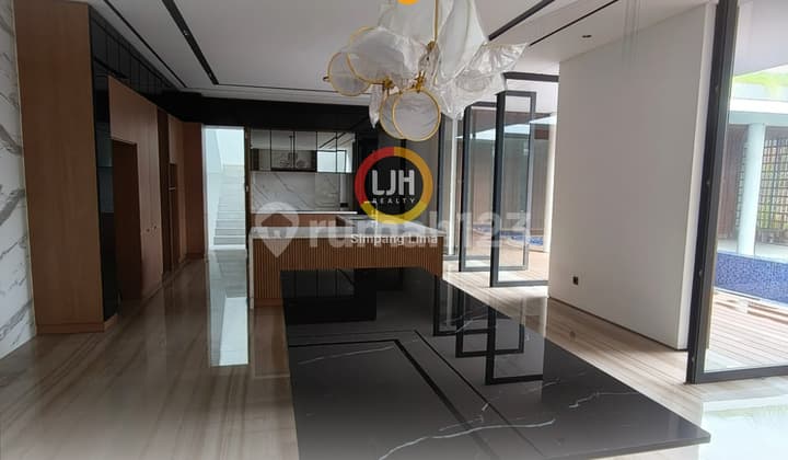 Dijual Rumah Mewah, 2 Lantai, Gajah Mungkur