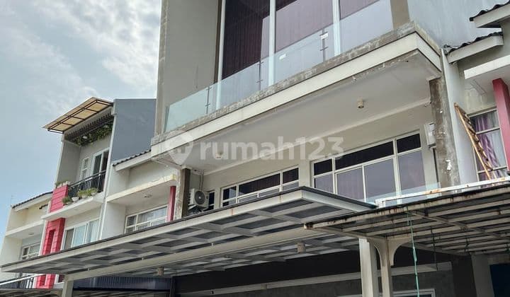 Dijual Murah Rumah Golf Lake Residences San Lorenzo , Cengkareng