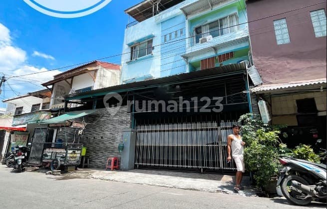 Cheap Shop House for Sale on Kebon Jeruk Street, Jakarta