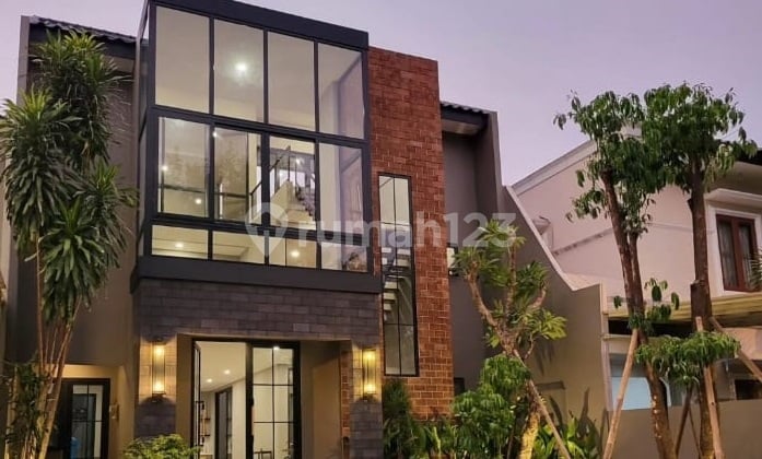 Rumah Mewah 2 Lantai di Cluster Versailles BSD