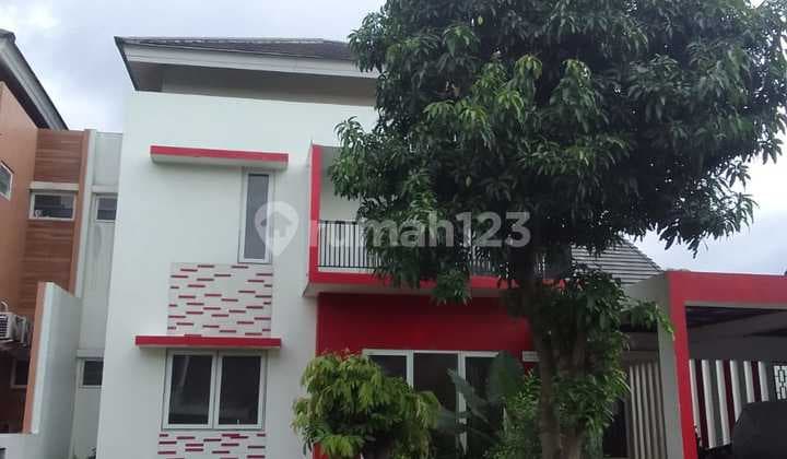 Lokasi Strategis, Disewakan Rumah 2 Lantai Blv Perumahan Grand Taruma Karawang Barat