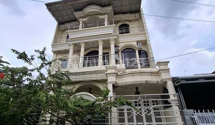 Disewakan Cepat Rumah 3 Lantai Lokasi Strategis Perumahan Peruri Galuh Mas Karawang Barat